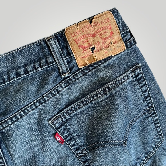 Levi’s 514 Straight Fit Jeans - Picture 12 of 16